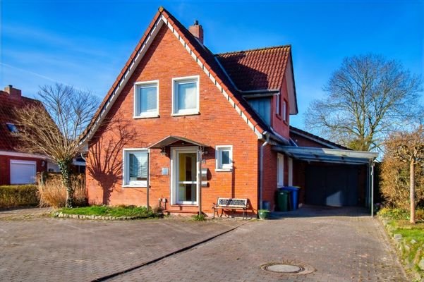 Frontansicht-Einfahrt-Garage