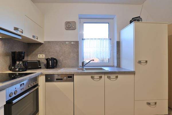 voll ausgestattete Einbauküche