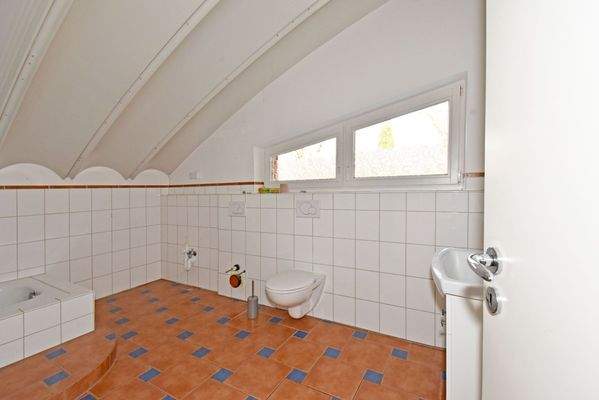 großzügiges Badezimmer