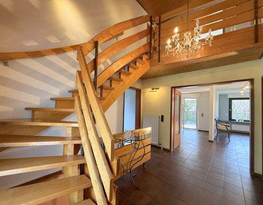 Hauseingang mit Galerie