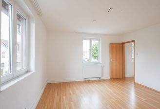 Lichtreiches Kinderzimmer/Büro (Zimmer 1)