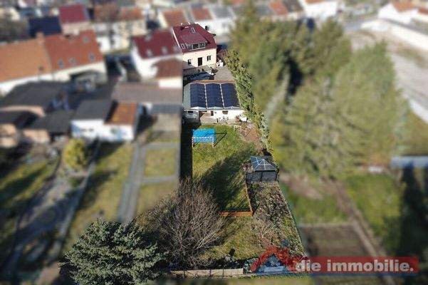 Luftaufnahme von Garten und Nebengebäude