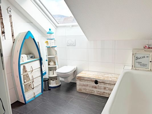 Badezimmer mit Badewanne