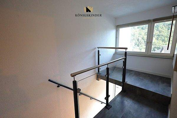 im eigentlichen Erdgeschoss: Platz für eine Treppe ins Dach - oder die Schuhparade... 