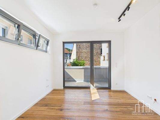 CAM02839G0-PR0290-STILL001