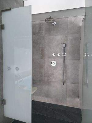 Duschen im Schwimmbad