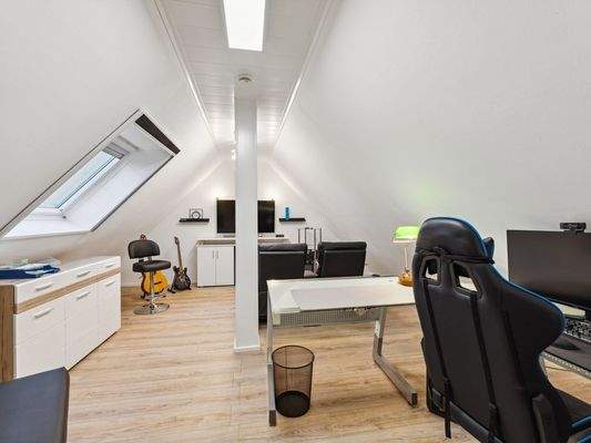 DG - Büro-Kinderzimmer