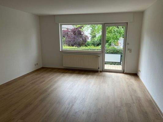 Wohnzimmer mit Balkon