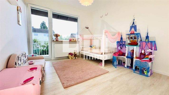 OG Kinderzimmer 1 / Zugang Balkon