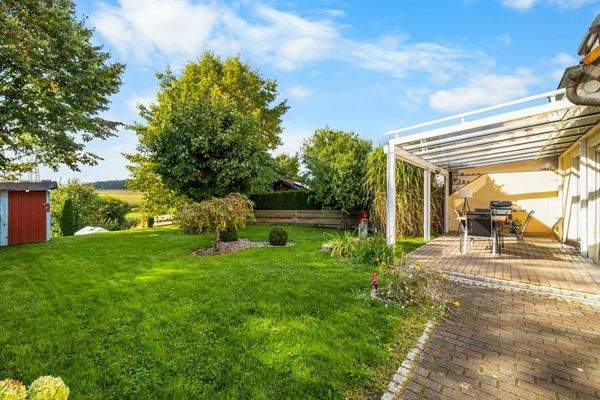 Verglaste Terrasse und Gartenbereich