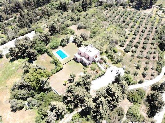 Traditionelle Steinvilla bei Plevriana auf Kreta m