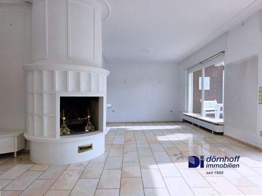 Wohn- Esszimmer mit Kamin