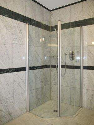 Dusche im Hauptbad