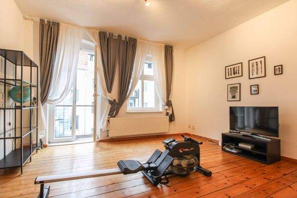 05. Schlafzimmer_Büro mit Zugang zum Balkon