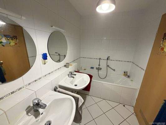 Bad - Blick auf Wanne