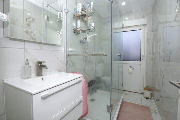 OG Bad mit Balkonzugang