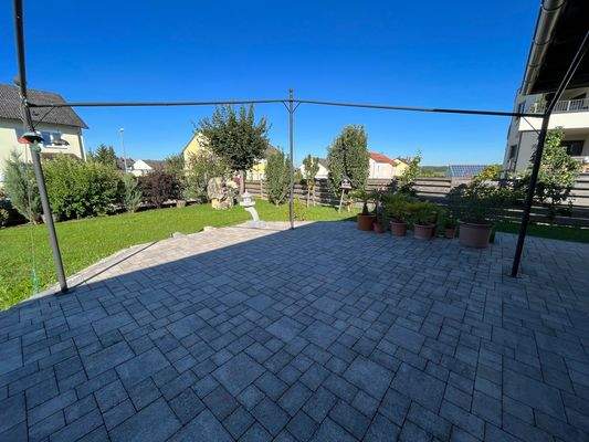 Gartenansicht mit Terrasse