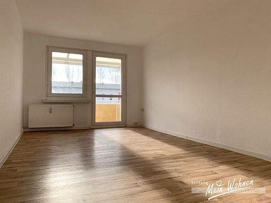 Wohnzimmer mit Balkon