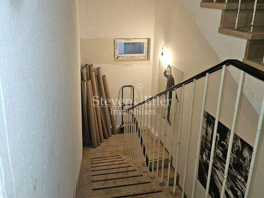 Treppe (intern) EG zum UG