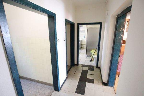 Wohn- und Geschäftshaus in Keutschach-Höflein mit 1.892m² Grundstück und 3 XXL-Garagen Nähe Rauschelesee mit vielen Verwendungsmöglichkeiten!