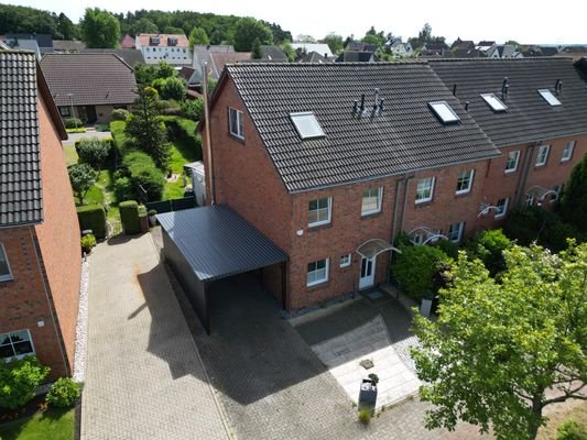 Vorderansicht mit Carport