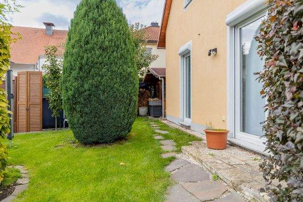 Modernes Familienhaus mit Traumgarten und Blick ins Grüne