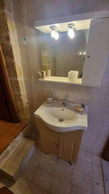 Kreta, Agios Myronas: Einfamilienhaus aus Stein zu verkaufen