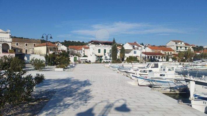 Atemberaubende Lage direkt am Meer