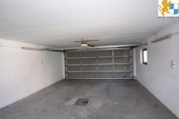 Große Doppelgarage
