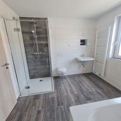 ... Wanne und Fenster