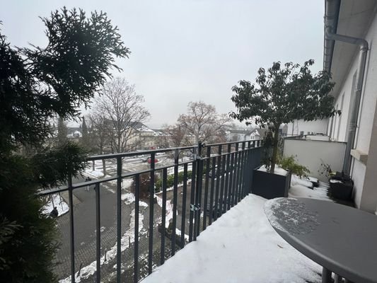 Schöner Balkon mit Burgblick