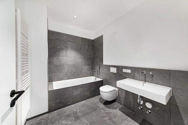 Badezimmer 1 im 1. Obergeschoss