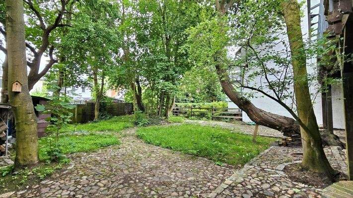 Garten und Innenhof nach OSTEN