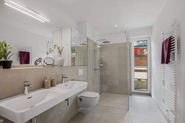 Musterwhg. - Freundliches Duschbad mit Tageslicht