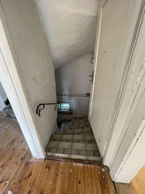 Haus 1 Treppenabgang zum Keller