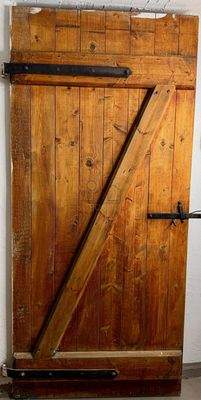 Holztüren im Keller