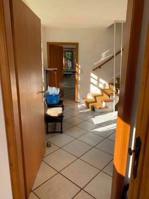 Ansicht Flur mit Treppe ins DG