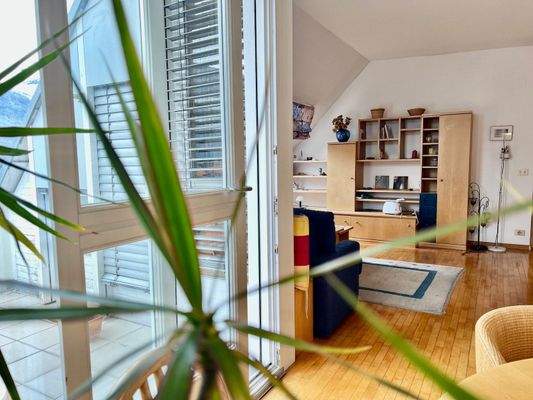 Charmante 3-Zimmer-Dachgeschosswohnung mit Terrasse, Aussicht & Garage – Silandro mansarda con terrazza e garage – attic apartment with terrace, view & garage in central location.