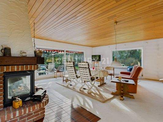 Wohnzimmer mit Blick auf die Terrasse