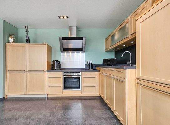 Küche mit Essbereich