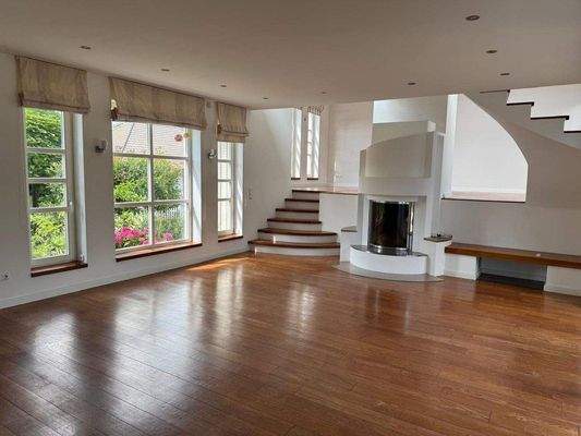 das großzügige Wohnzimmer