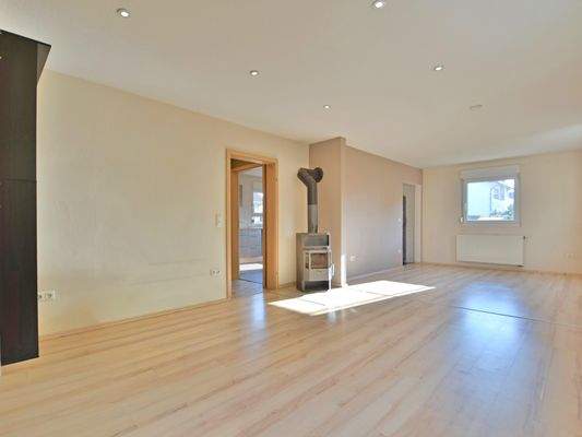 Der Holzofen schenkt gemütliche und wohlige Wärme...