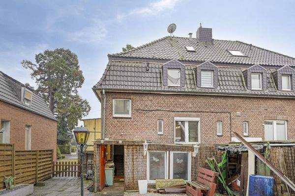 Rückansicht auf die Immobilie