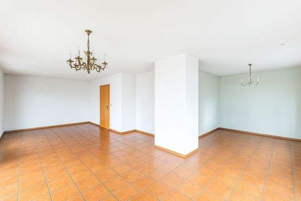 Wohn- und Esszimmer virtuell geräumt