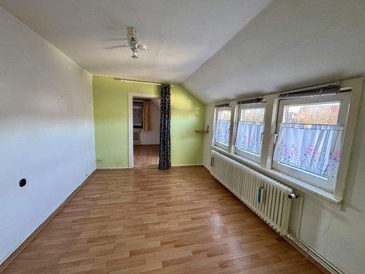 Durchgangszimmer im Dachgeschoss