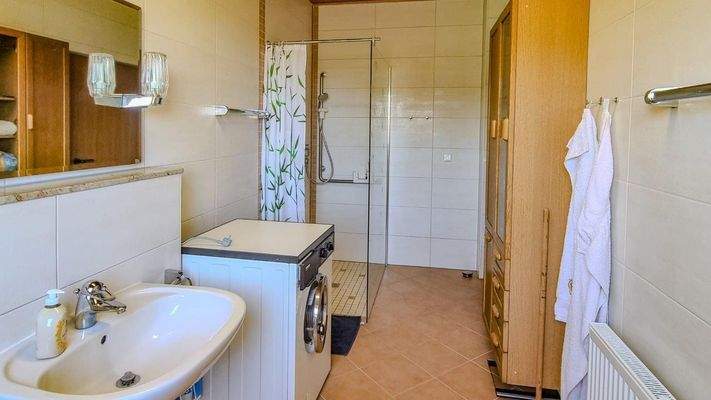 modernes Duschbad.jpg