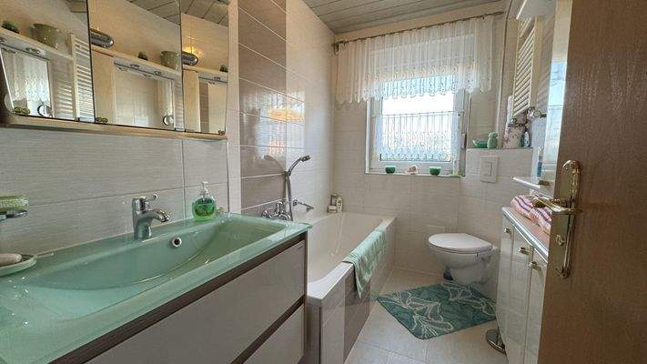 Badezimmer im Erdgeschoss