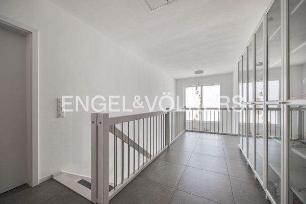 Heller, geräumiger Flur im Obergeschoss