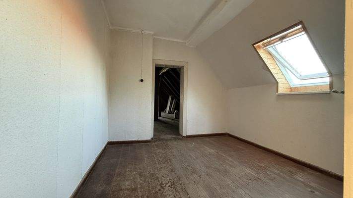 Zimmer 4, Durchgang zur Ausbaureserve, WE 1