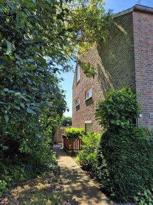 Seitlicher Zugang zum Grundstück